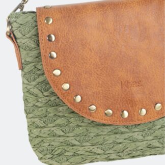 BOLSO/BANDOLERA FIBRA NATURAL CON SOLAPA Y TACHUELAS VERDE