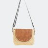 BOLSO/BANDOLERA FIBRA NATURAL CON SOLAPA Y TACHUELAS - Imagen 2