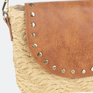 BOLSO/BANDOLERA FIBRA NATURAL CON SOLAPA Y TACHUELAS