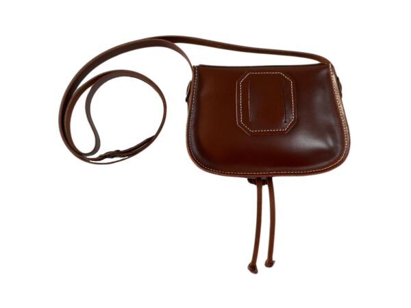 Bolso de piel con motivos de la virgen Rocío, convertible riñonera. - Imagen 2
