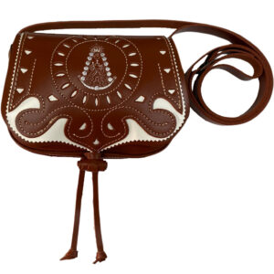 Bolso de piel con motivos de la virgen Rocío, convertible riñonera.