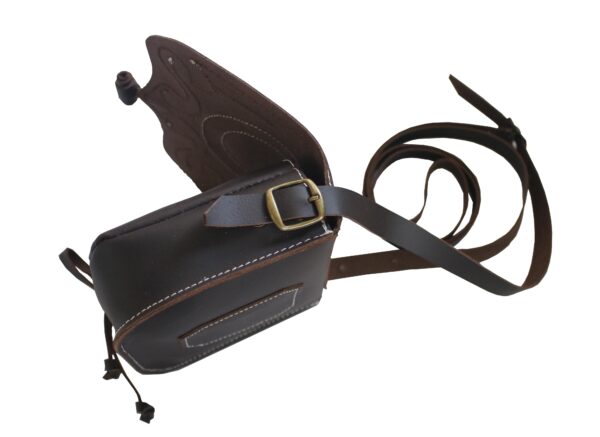 Bolso de piel con motivos de la virgen Rocío, convertible riñonera. - Imagen 2