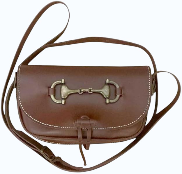 Bolso rociero de piel marrón con Adorno Metalico.