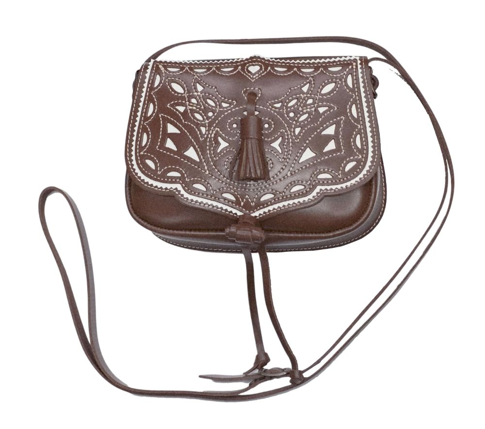 Bolso Bandolera Artesanal Marrón con Solapa Bordada y Borlón – 21x16x6 cm - Imagen 3
